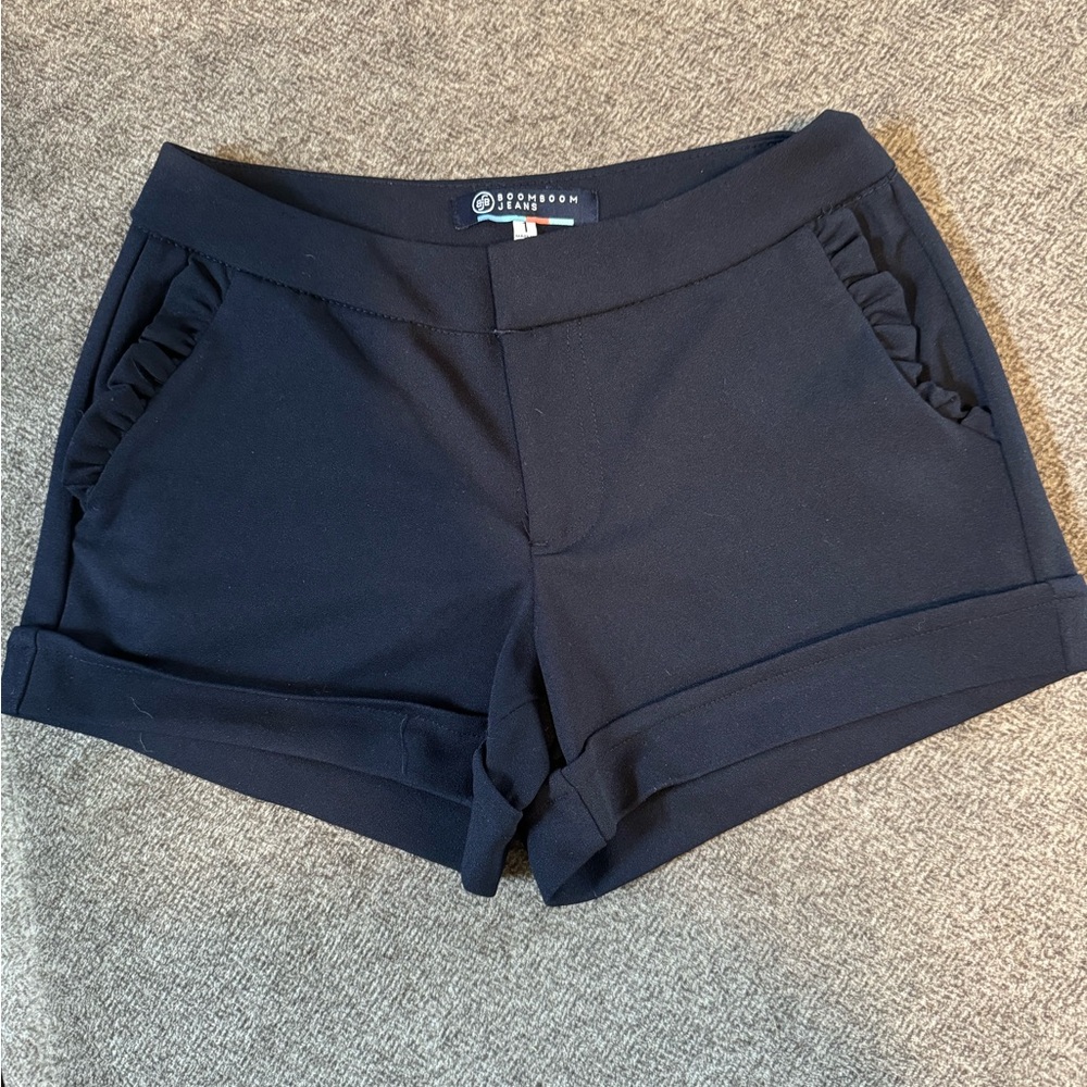 Women’s dress shorts. Ruffled pockets. Size 1. Like new.